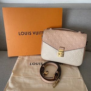 Louis Vuitton Pochette Metis Monogram Empreinte Beige/Cream Crossbody Bag